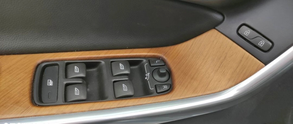 Volvo XC 60 cena 93900 przebieg: 138412, rok produkcji 2017 z Bobowa małe 781